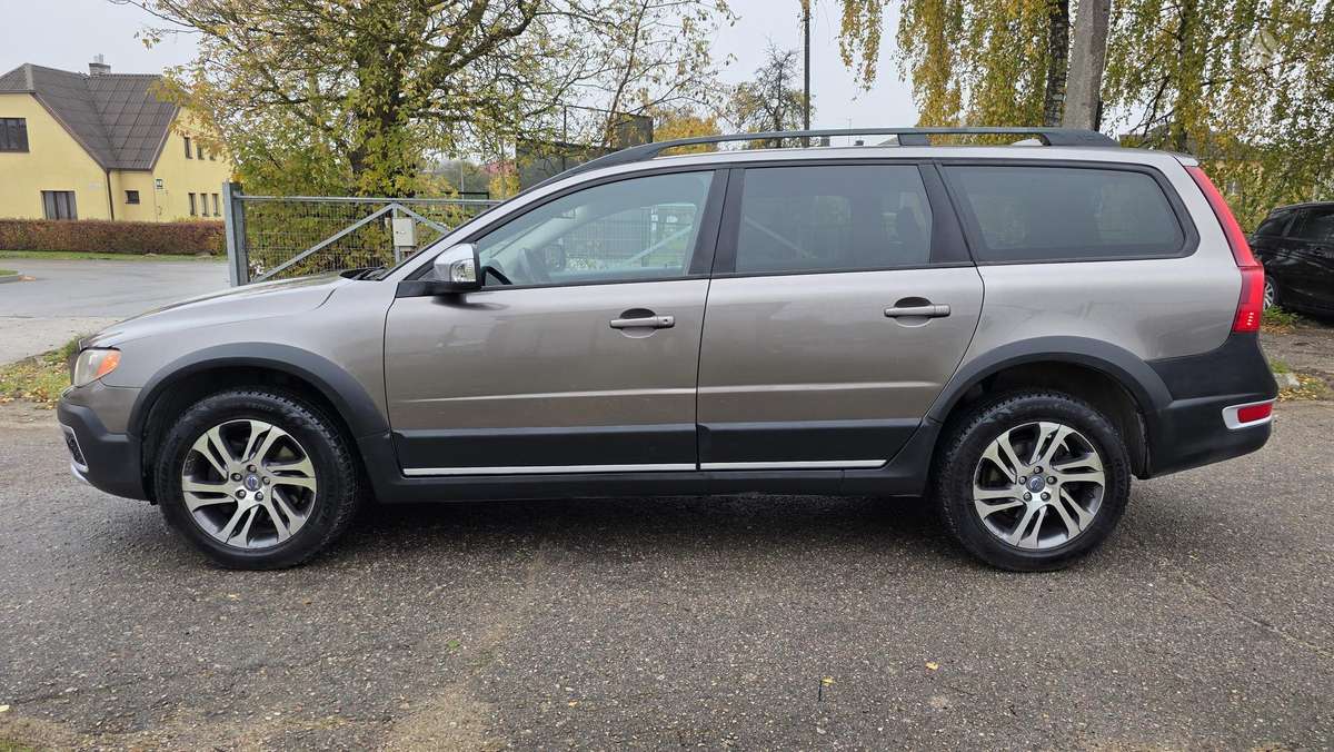 Volvo XC70 2007 — rear view