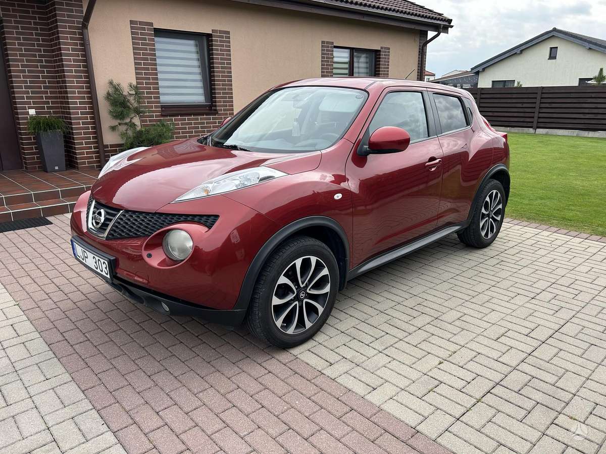 Nissan Juke 2012 — interior
