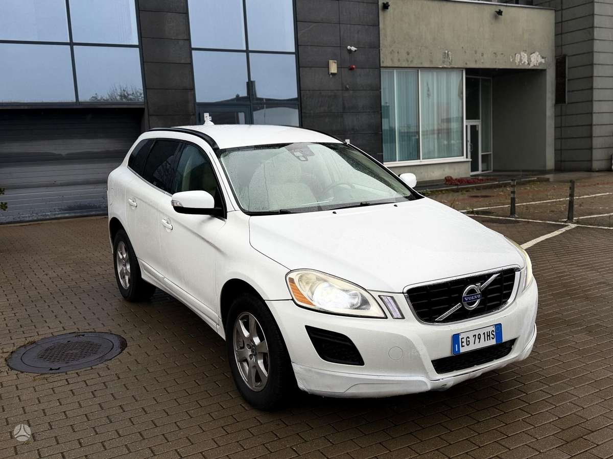 Volvo XC60 2012 — вигляд ззаду
