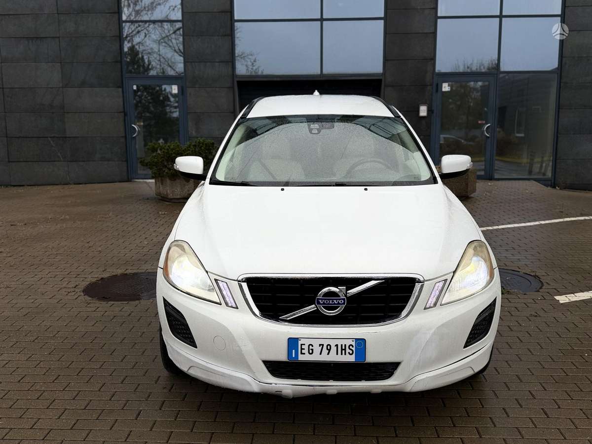 Volvo XC60 2012 — салон