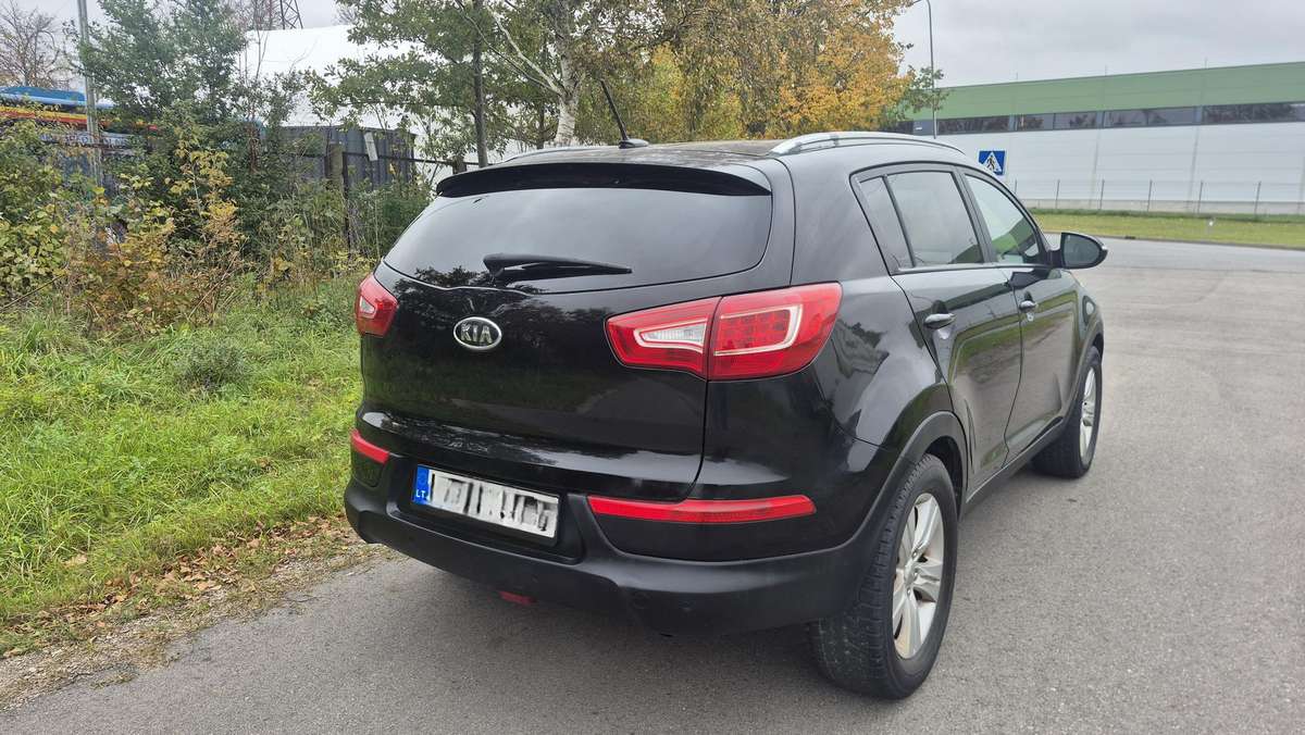 Kia Sportage 2011 — rear view