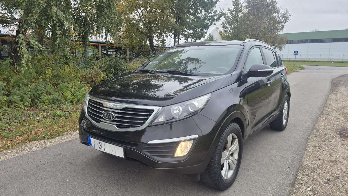 Kia Sportage 2011 — interior
