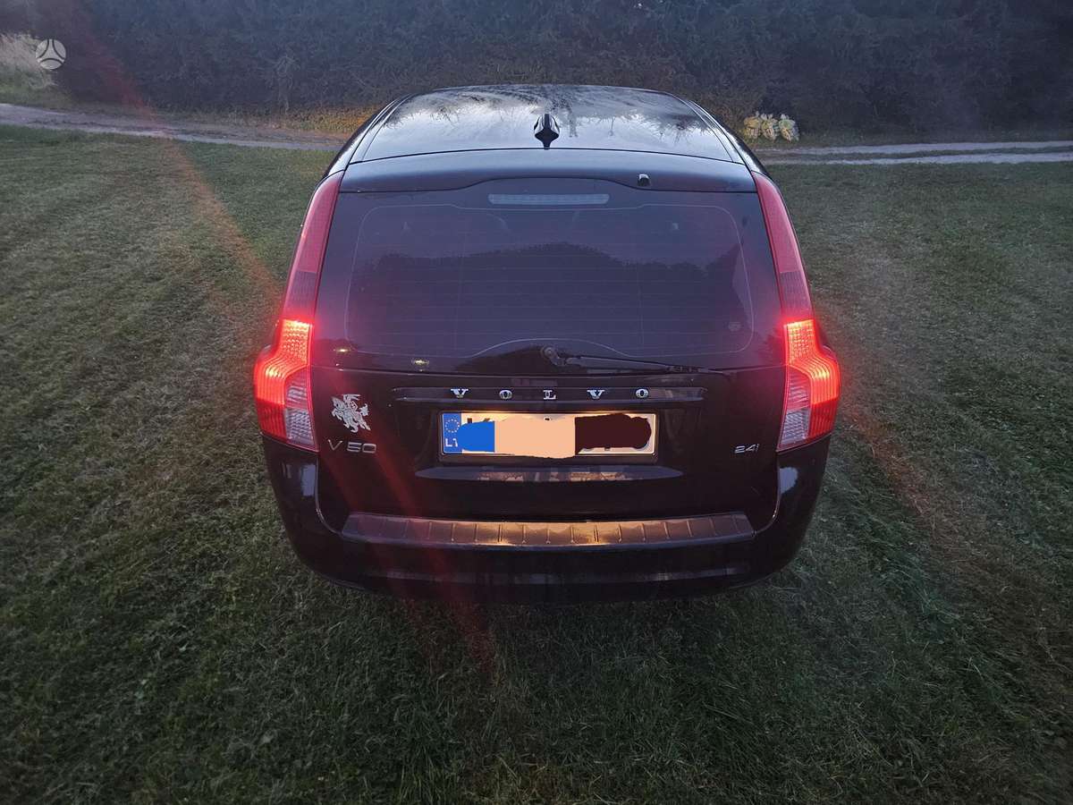 Volvo V50 2010 — салон