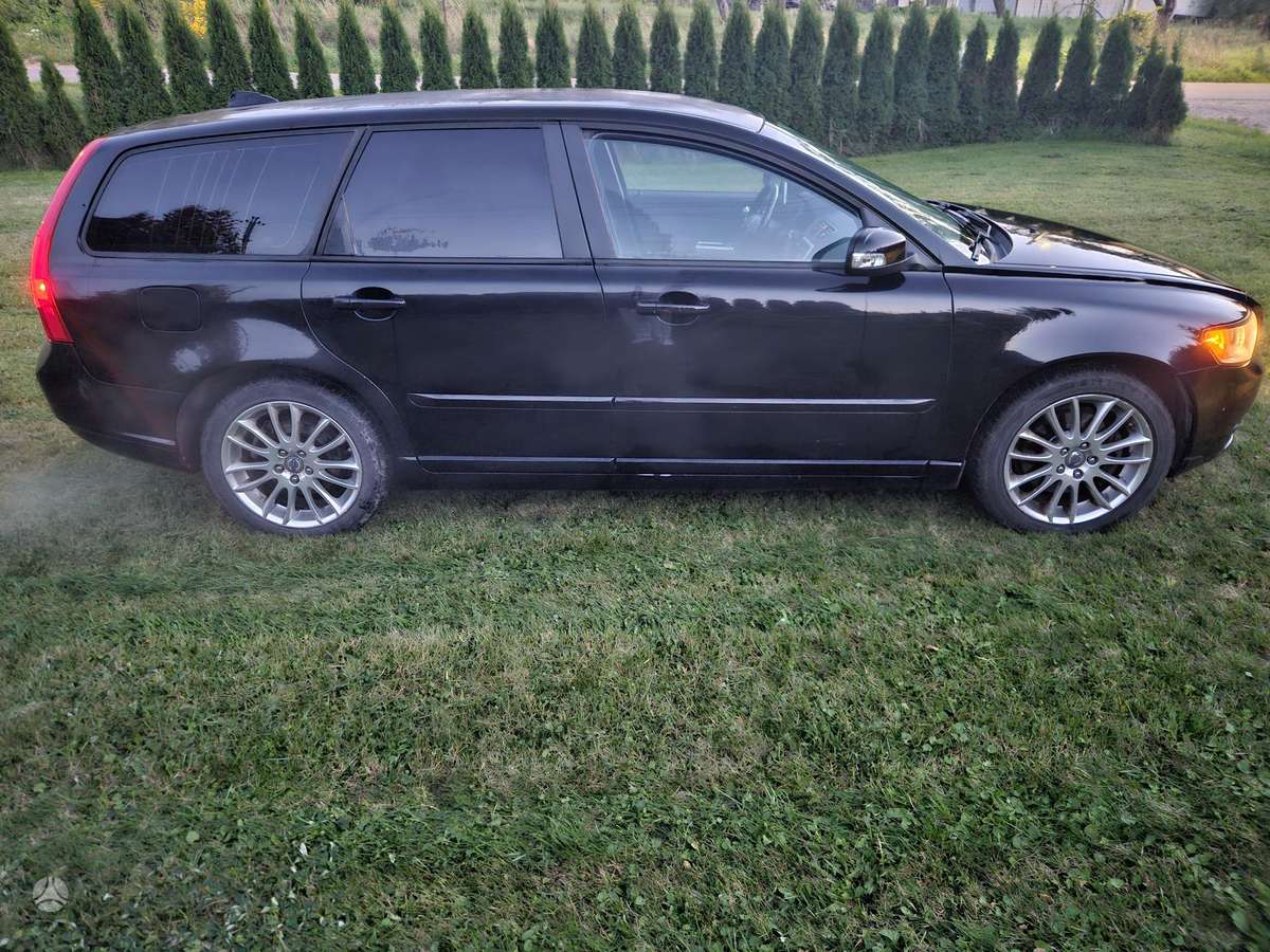 Volvo V50 2010 — двигун 2435 cm³, 170 HP (125kW)