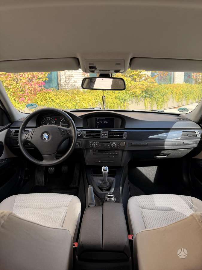 BMW 320 2012 — photo 10
