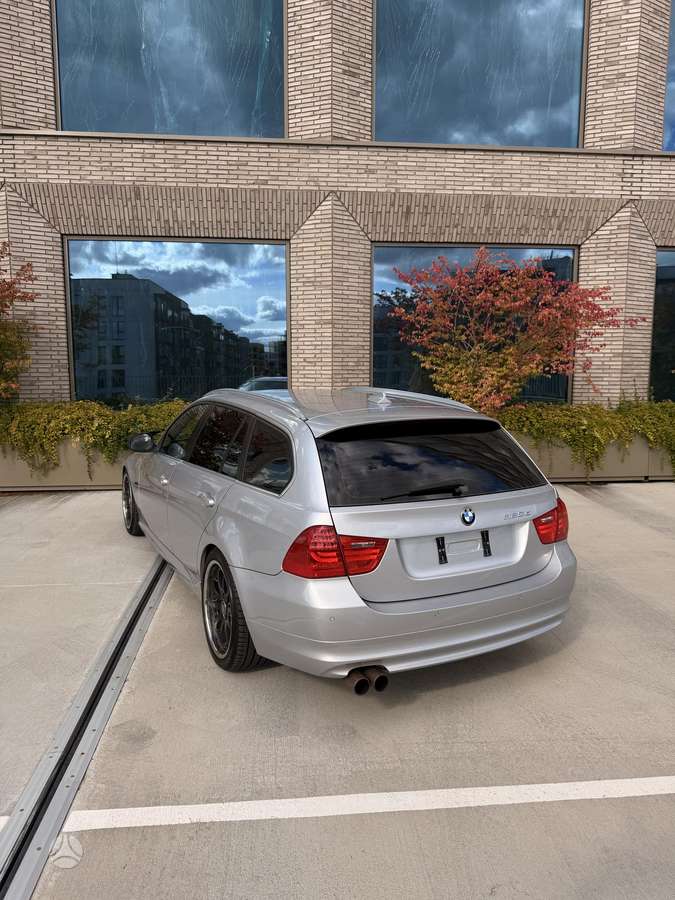 BMW 320 2012 — interior