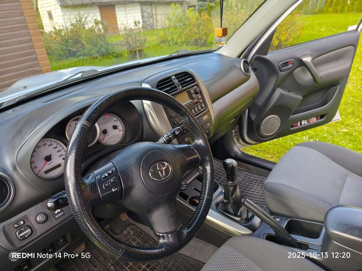 Toyota RAV4 2005 — photo 5