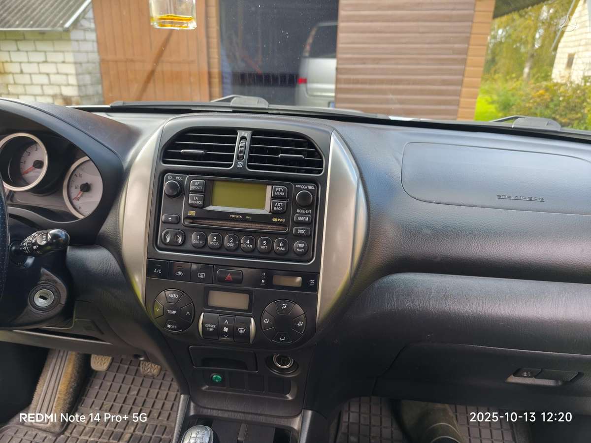 Toyota RAV4 2005 — photo 7