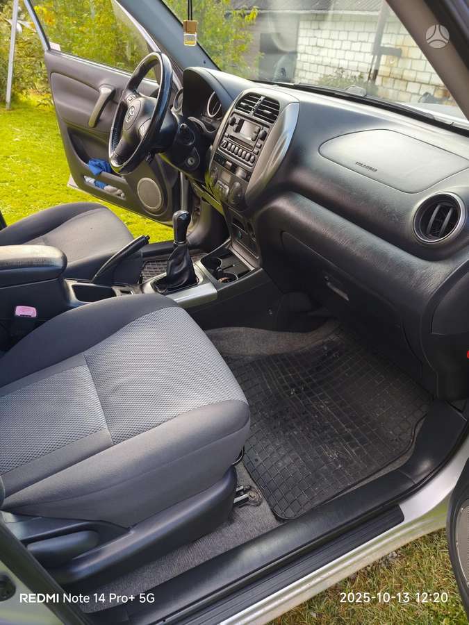 Toyota RAV4 2005 — photo 8