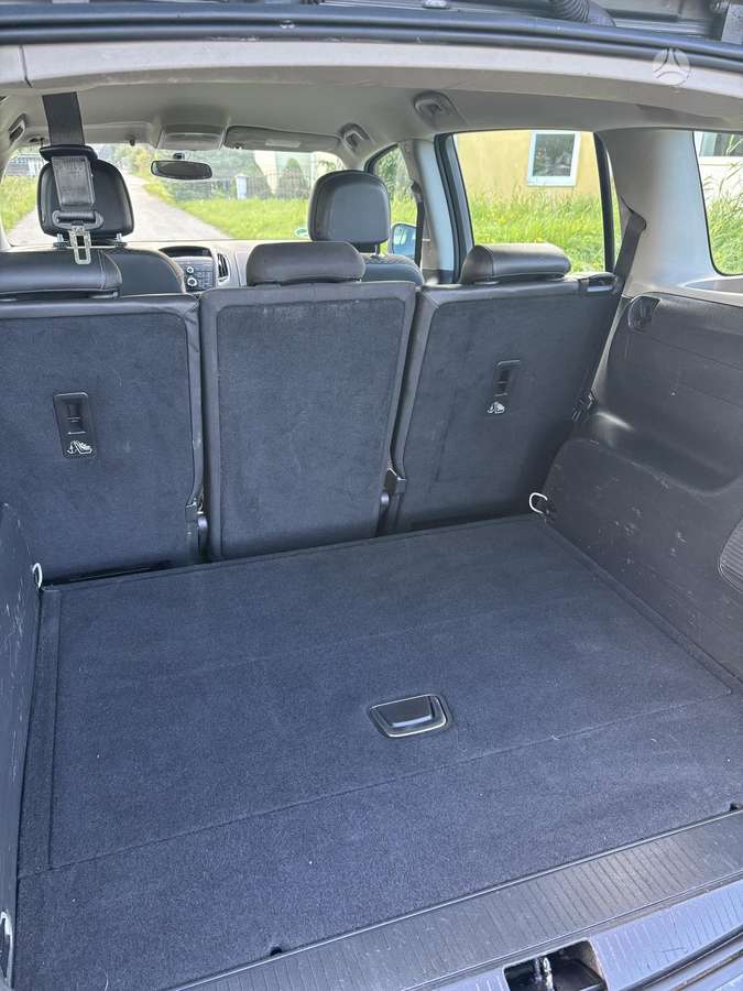 Opel Zafira 2012 — photo 10
