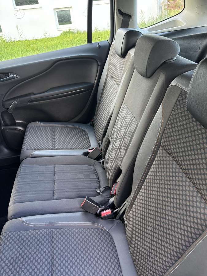 Opel Zafira 2012 — photo 11