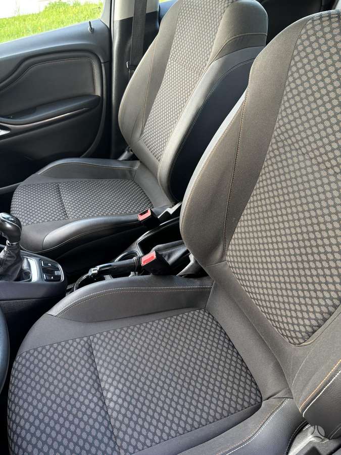 Opel Zafira 2012 — photo 16