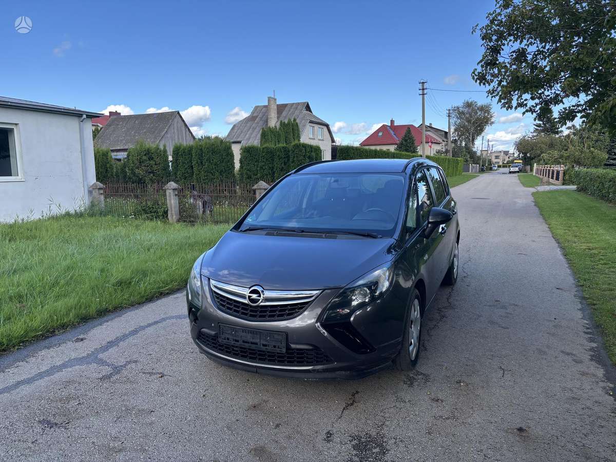 Opel Zafira 2012 — rear view