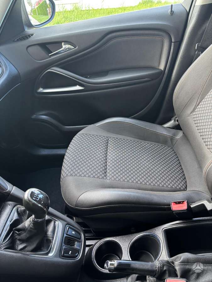 Opel Zafira 2012 — photo 20