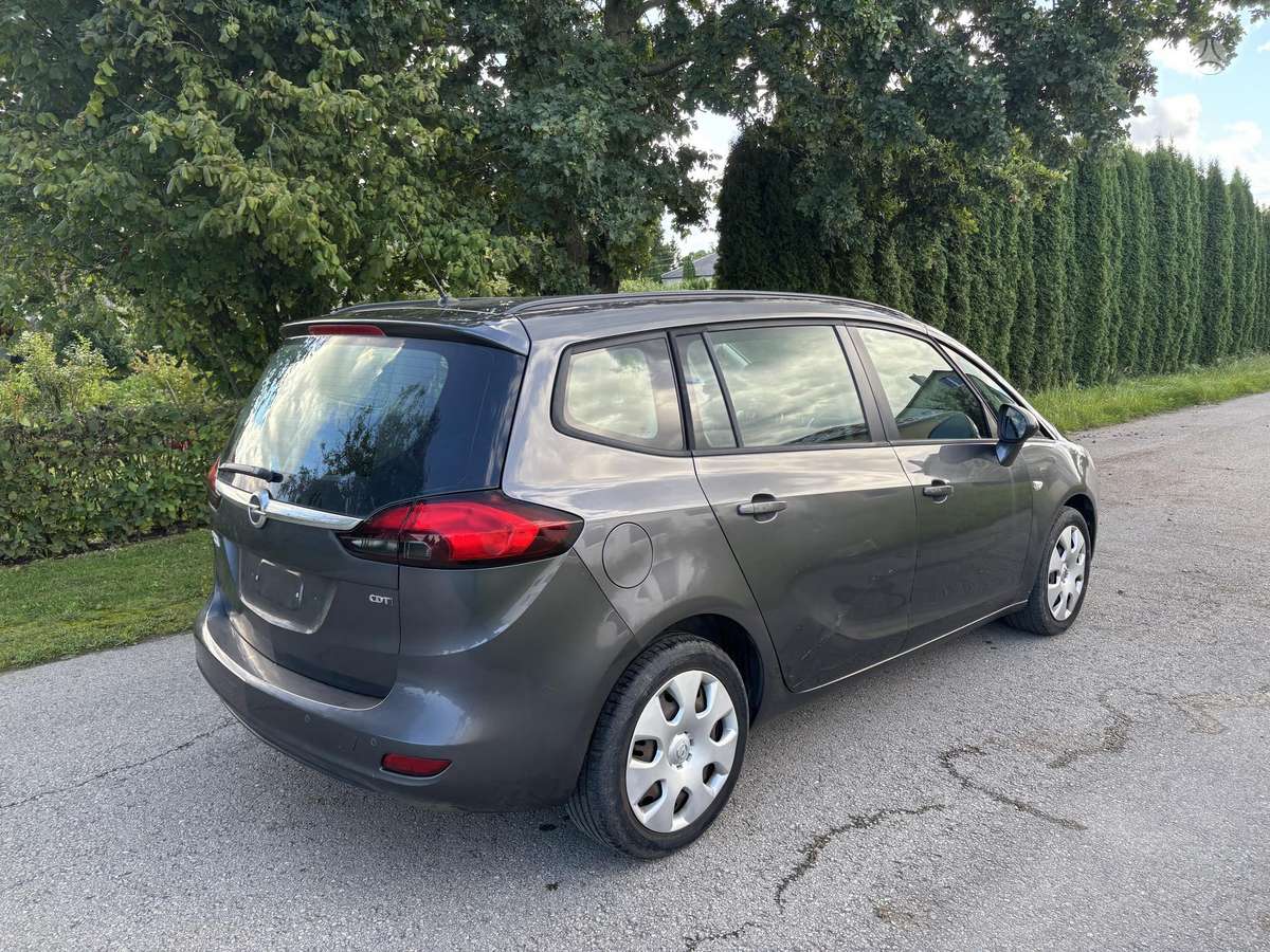 Opel Zafira 2012 — engine 1956 cm³, 110 HP (81kW)