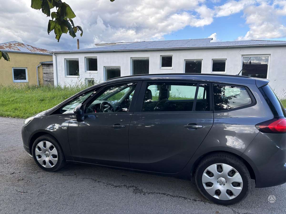 Opel Zafira 2012 — photo 8