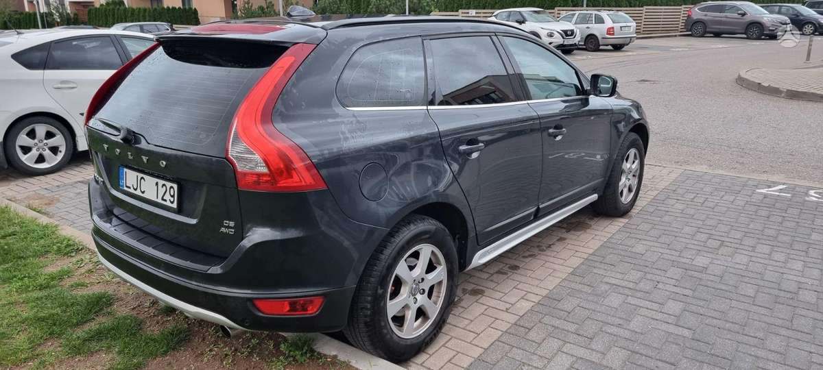 Volvo XC60 2010 — салон