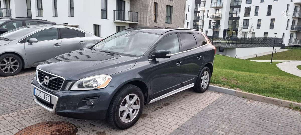 Volvo XC60 2010 — двигун 2400 cm³, 205 HP (151kW)