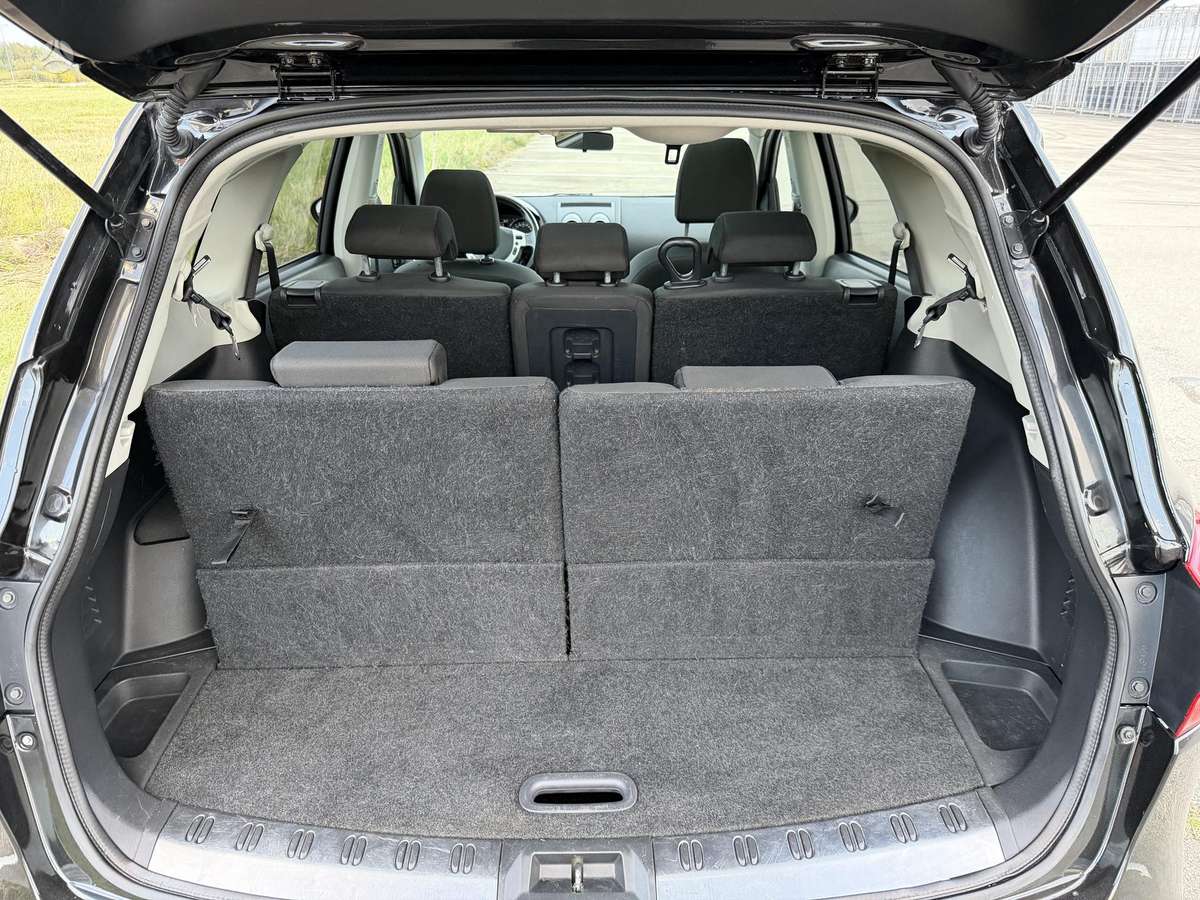 Nissan Qashqai+2 2011 — photo 23