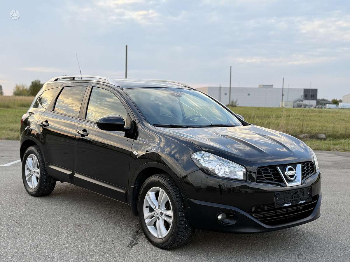 Nissan Qashqai+2 2011 — interior