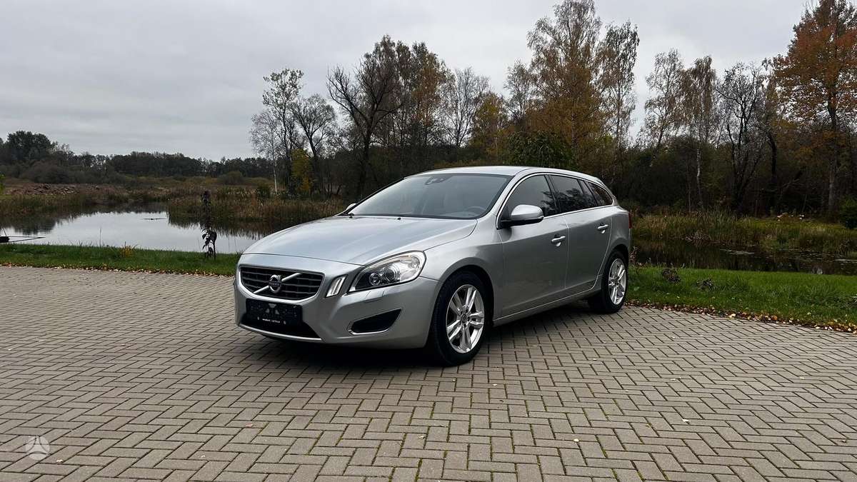 Volvo V60 2013 — вигляд ззаду