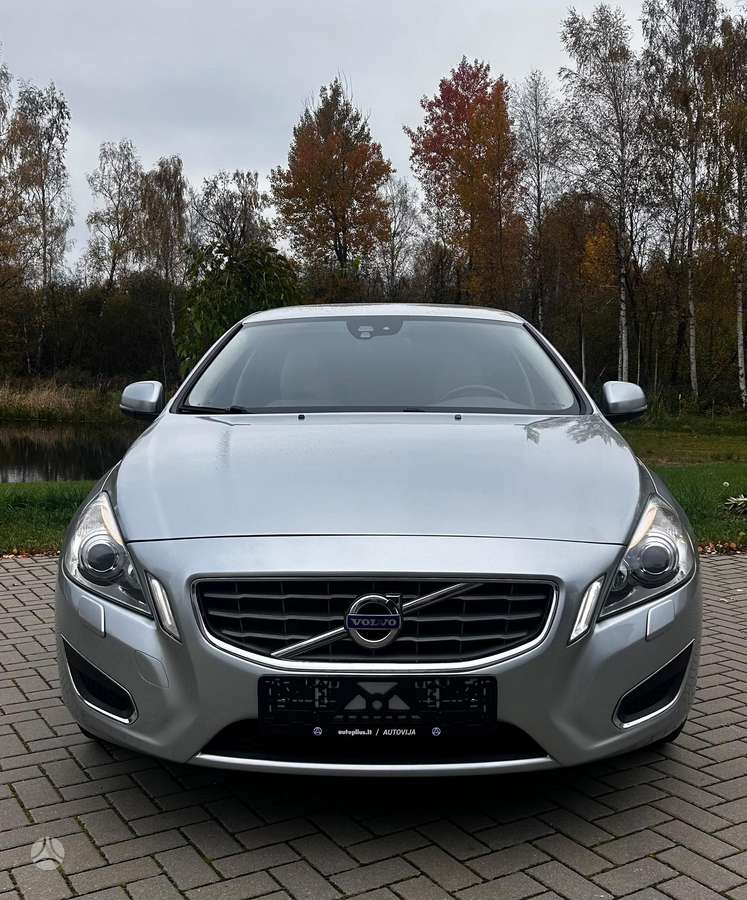Volvo V60 2013 — двигун 2000 cm³, 163 HP (120kW)