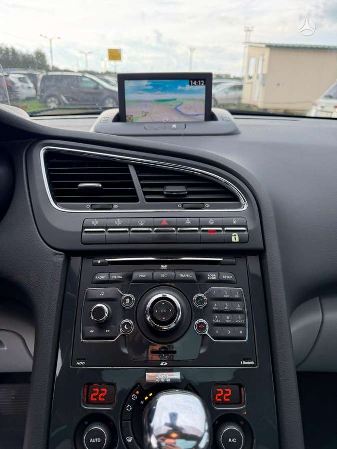 Peugeot 5008 2012 — photo 10