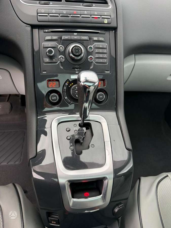 Peugeot 5008 2012 — photo 12