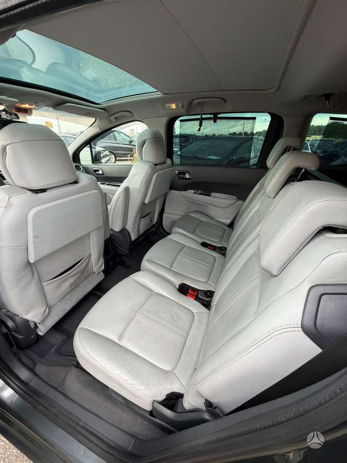 Peugeot 5008 2012 — photo 9