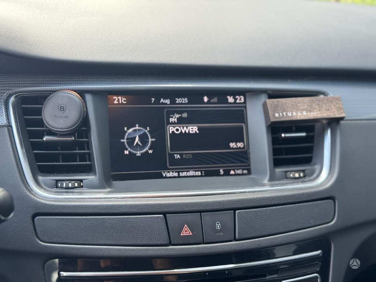 Peugeot 508 2011 — photo 8