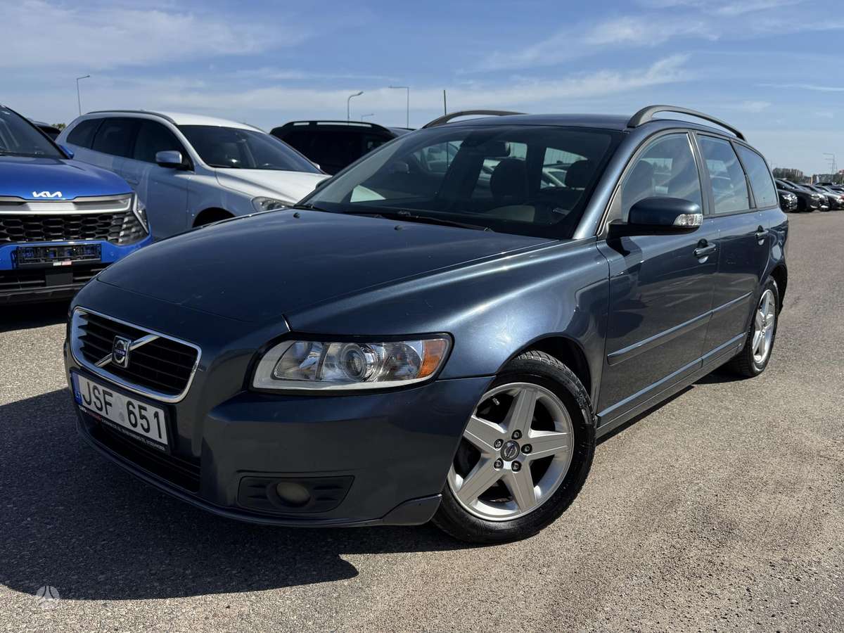 Volvo V50 2007 — interior
