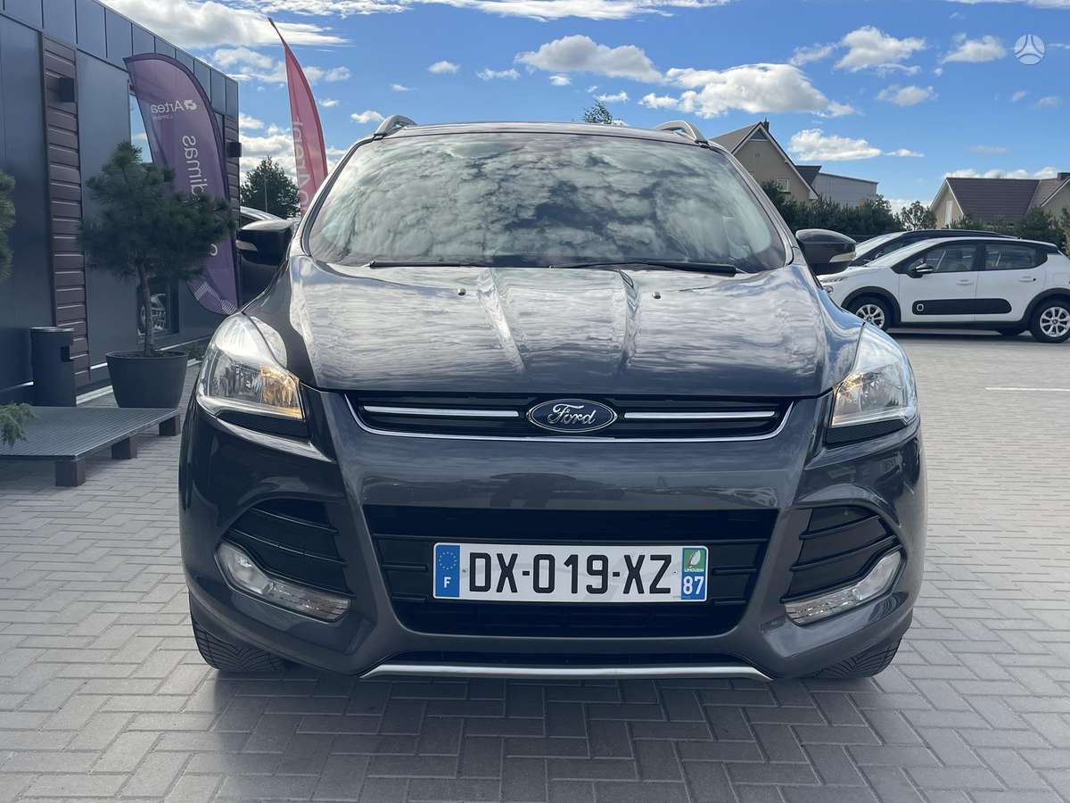 Ford Kuga 2015 — rear view