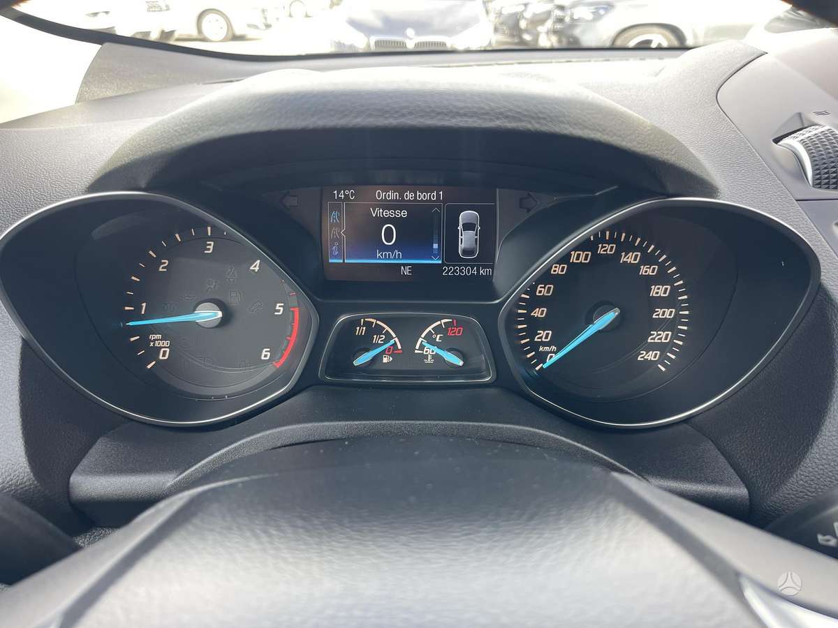 Ford Kuga 2015 — photo 20