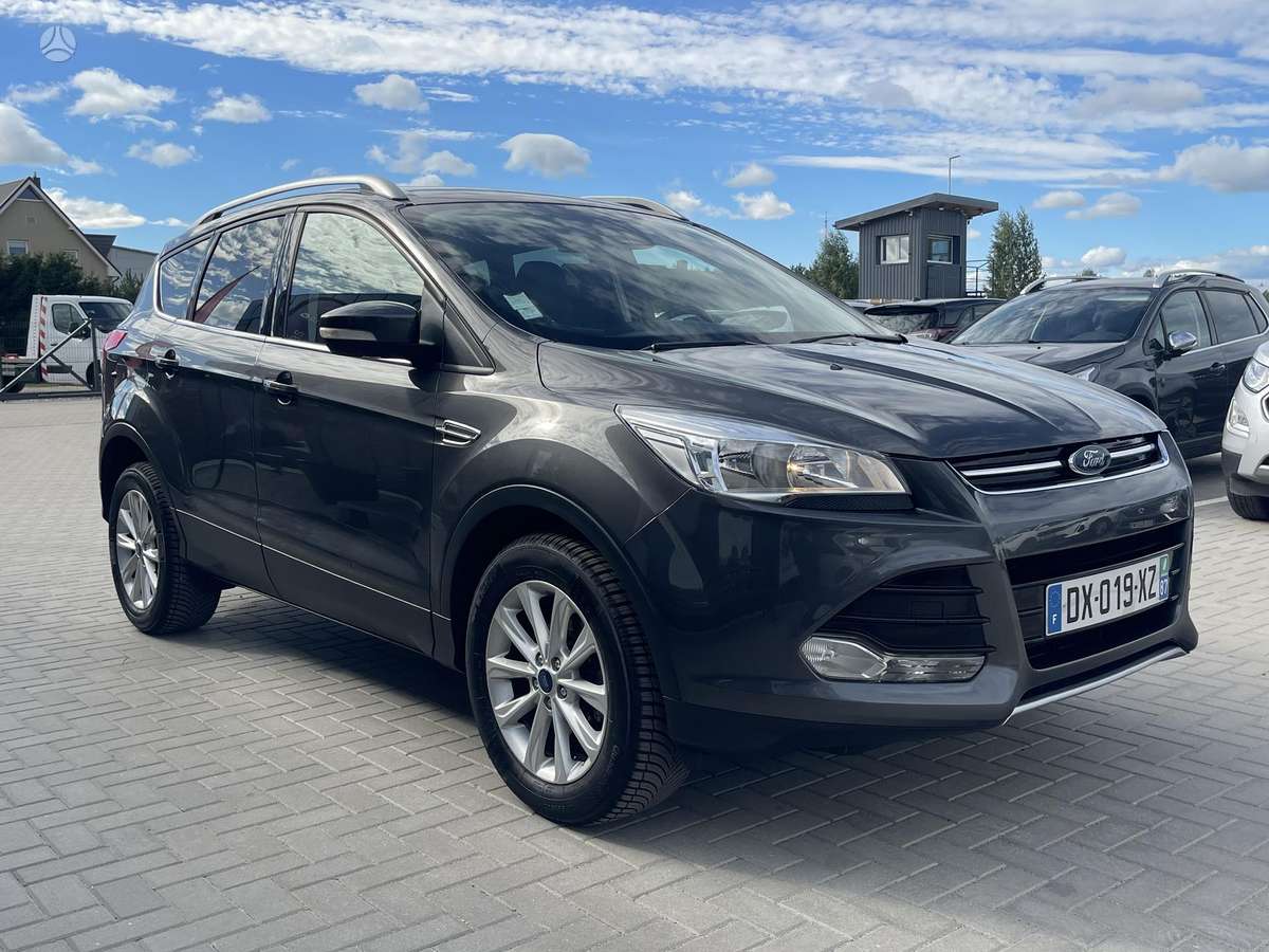 Ford Kuga 2015 — interior