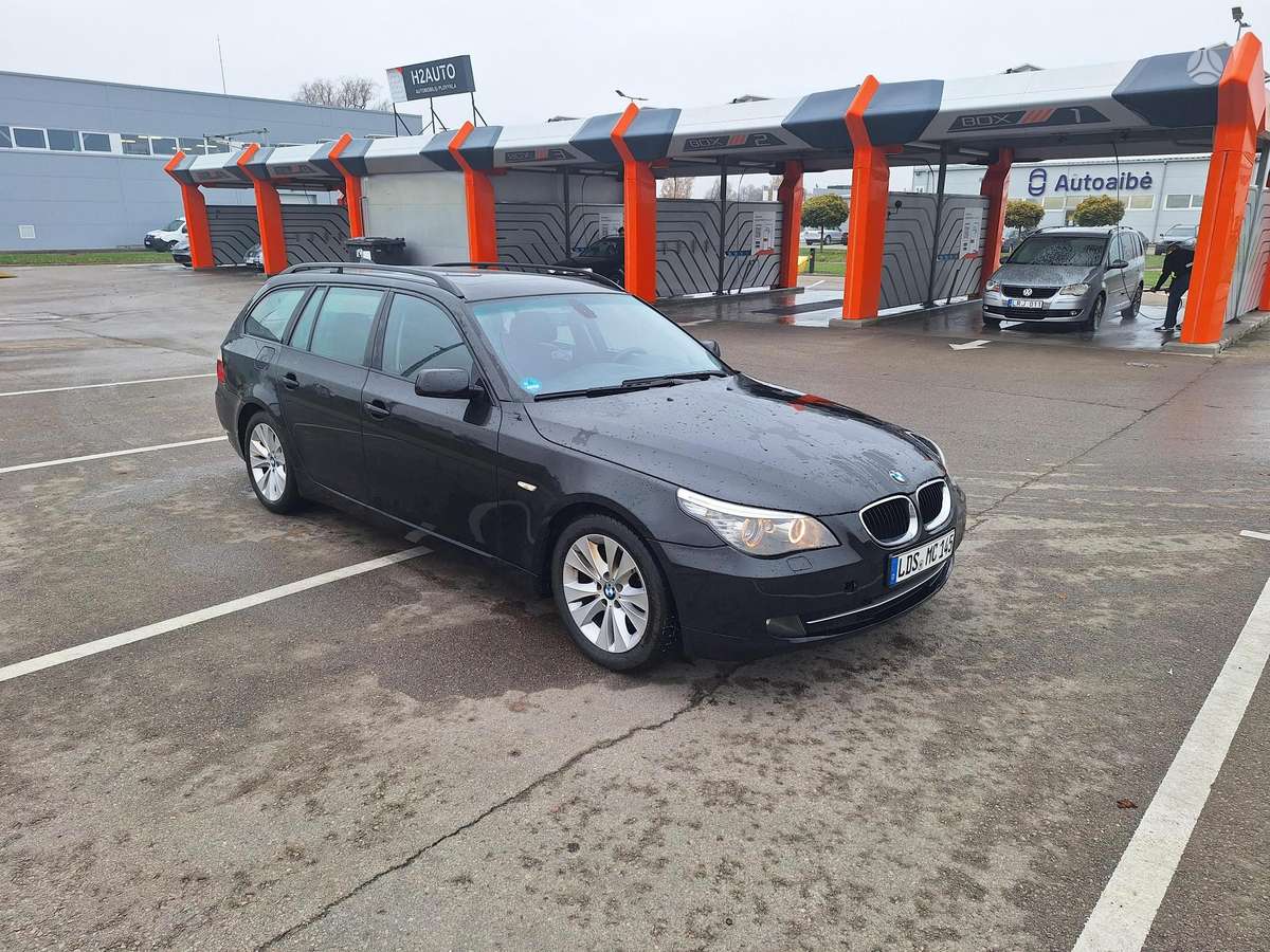 BMW 520 2009 — вигляд ззаду