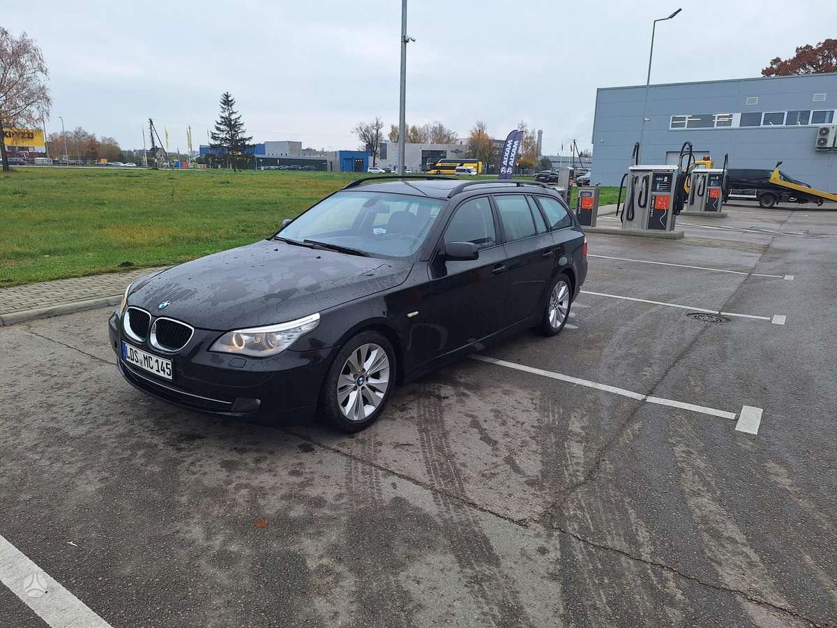 BMW 520 2009 — салон