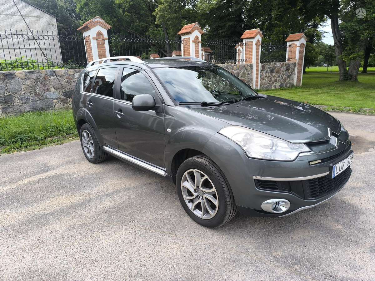 Citroen C-Crosser 2011 — interior