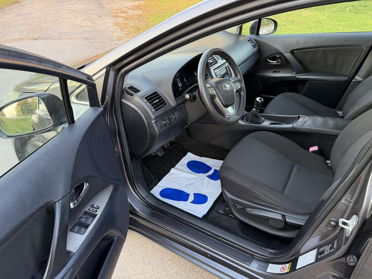 Toyota Avensis 2010 — photo 11