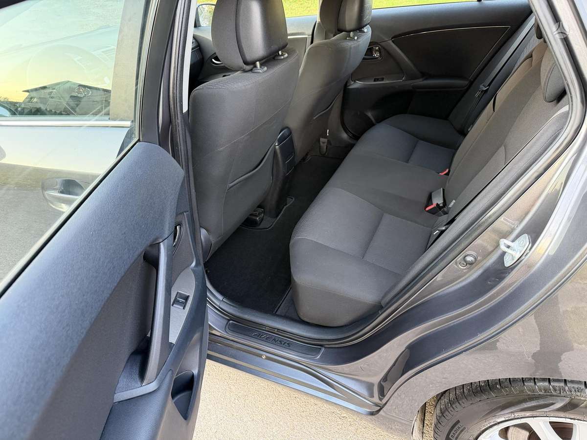 Toyota Avensis 2010 — photo 12