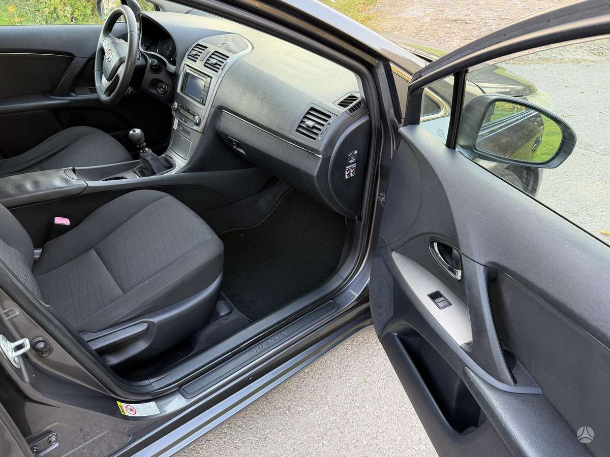 Toyota Avensis 2010 — photo 14