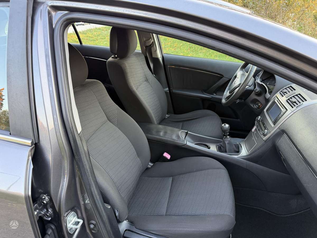 Toyota Avensis 2010 — photo 15