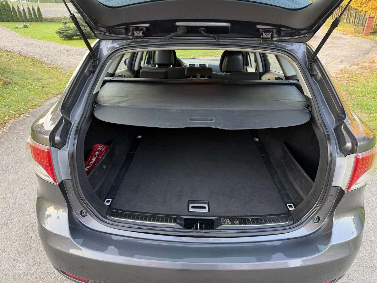 Toyota Avensis 2010 — photo 16