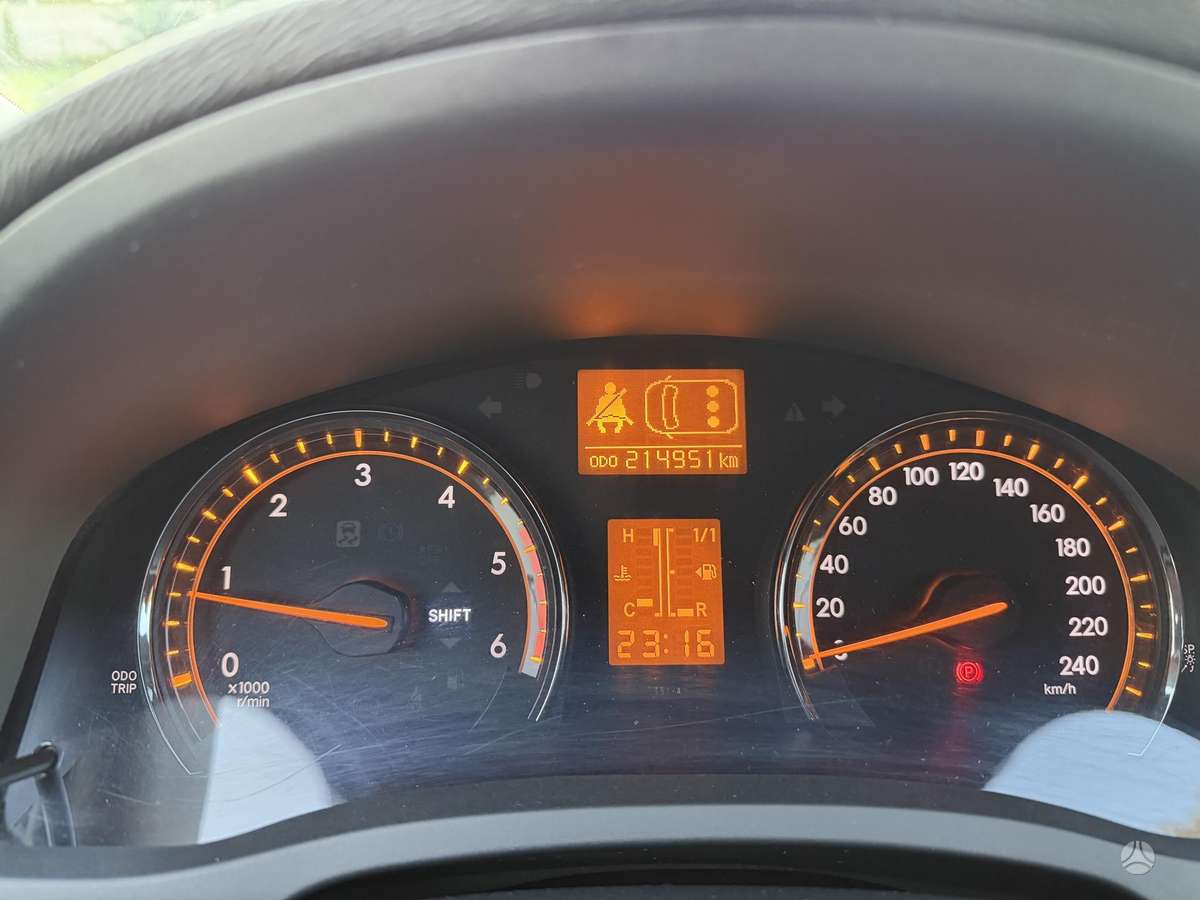 Toyota Avensis 2010 — photo 19