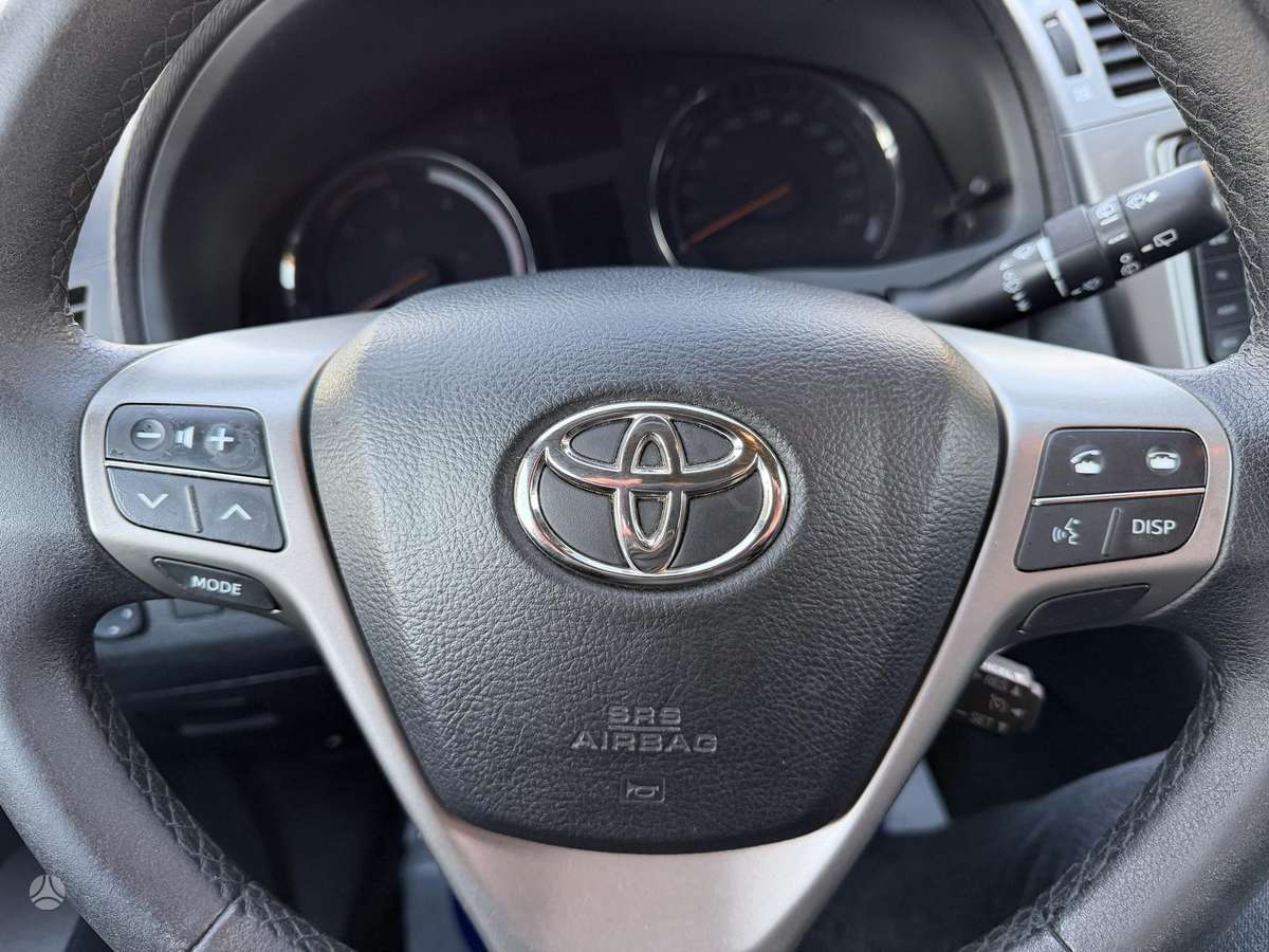 Toyota Avensis 2010 — photo 21