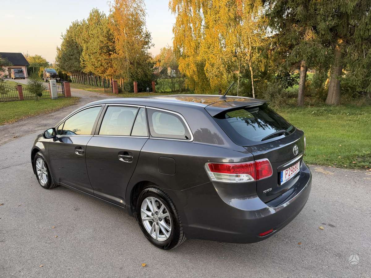 Toyota Avensis 2010 — photo 5