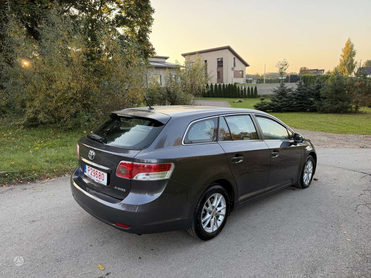Toyota Avensis 2010 — photo 6