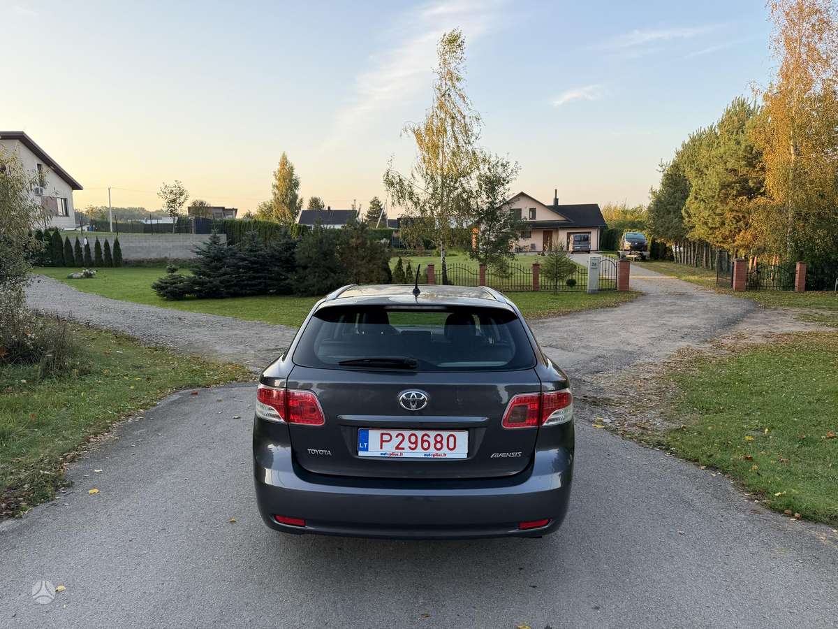 Toyota Avensis 2010 — photo 8