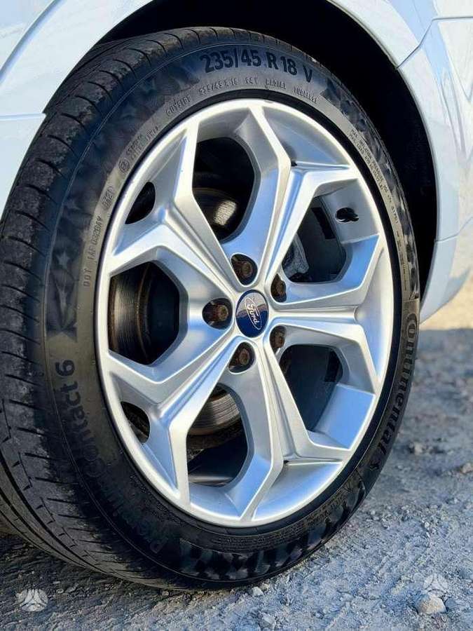 Ford S-MAX 2014 — photo 17