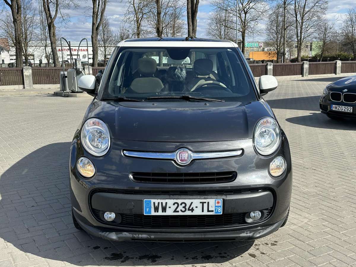 Fiat 500L 2013 — rear view