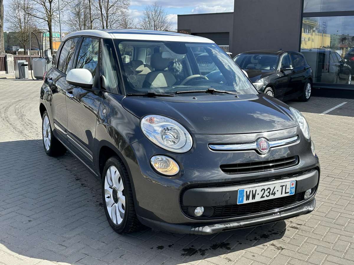 Fiat 500L 2013 — interior